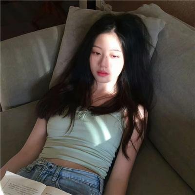 黑衣女孩