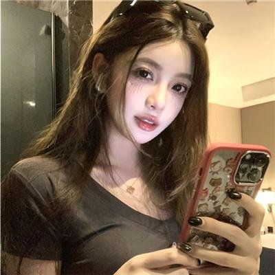 腰间持枪